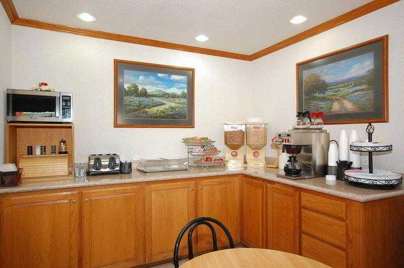 Super 8 By Wyndham Cleburne Motel Restoran fotoğraf