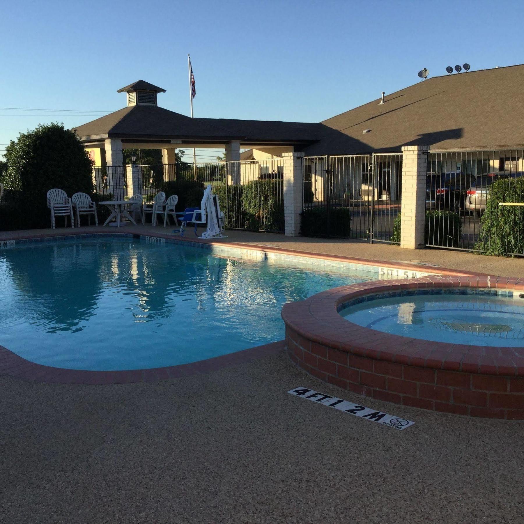 Super 8 By Wyndham Cleburne Motel Dış mekan fotoğraf